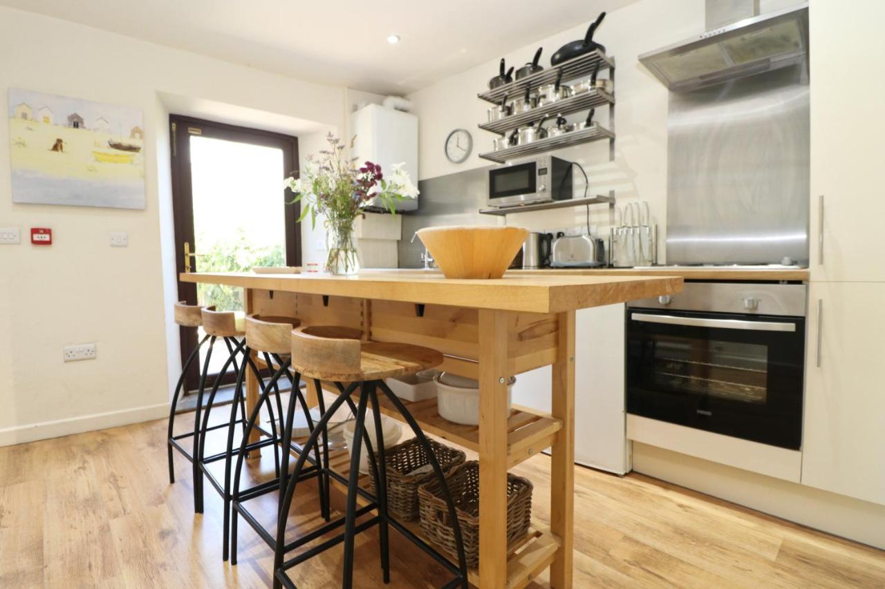 Town Centre Apartment With Parking Padstow Esterno foto